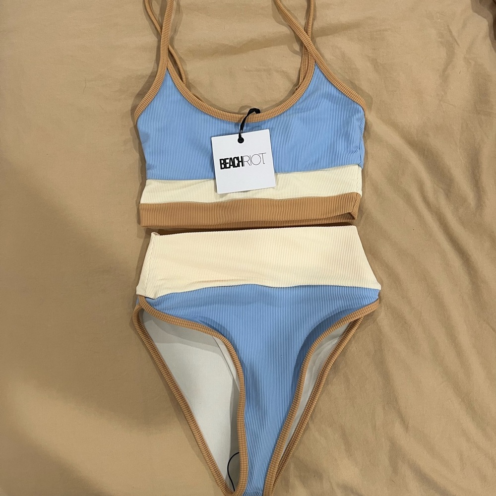 BEACH RIOT swim set. NWT XS top and XS bottoms. Blue cream& tan